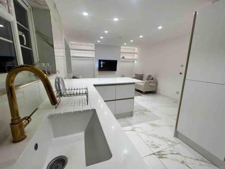 Premium Private Apartment Minutes To Central London Bagian luar foto